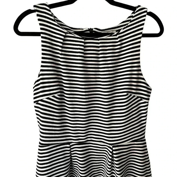 SLEEVELESS FIT & FLARE BLACK & WHITE STRIPE DRESS POCKETS | SMALL - Picture 2 of 9